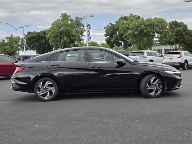 Used 2025 Hyundai Elantra Limited FWD image 3