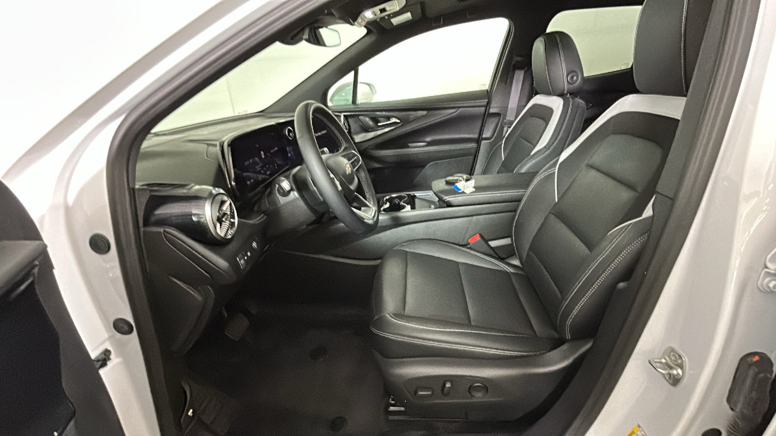 Used 2024 Chevrolet Blazer EV LT AWD/4WD image 14