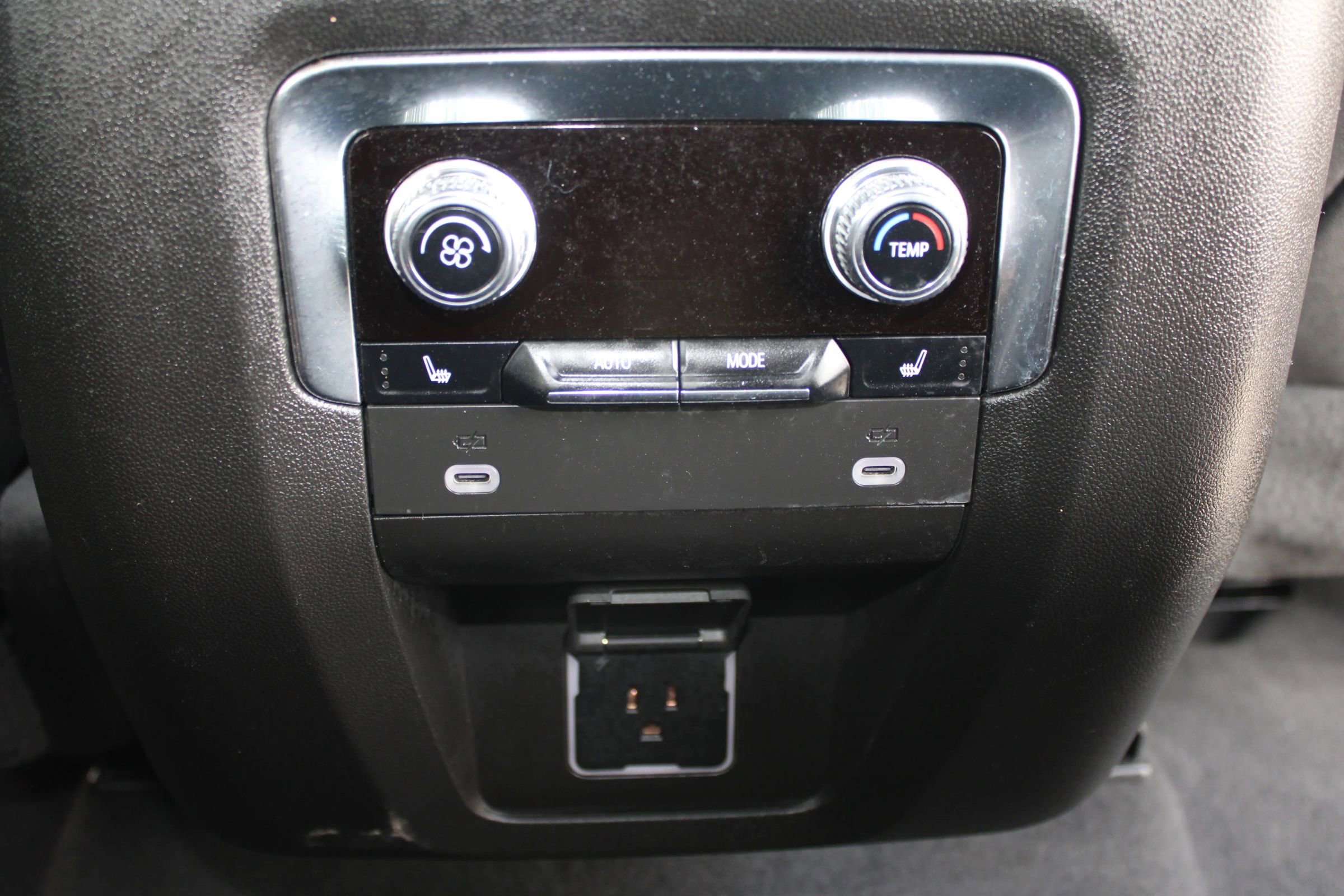 Used 2023 GMC Yukon AT4 w/ AT4 Premium Plus Package image 29