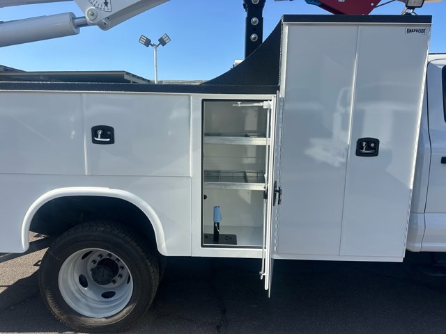 New 2024 Ford F550 4x4 Crew Cab Super Duty image 8