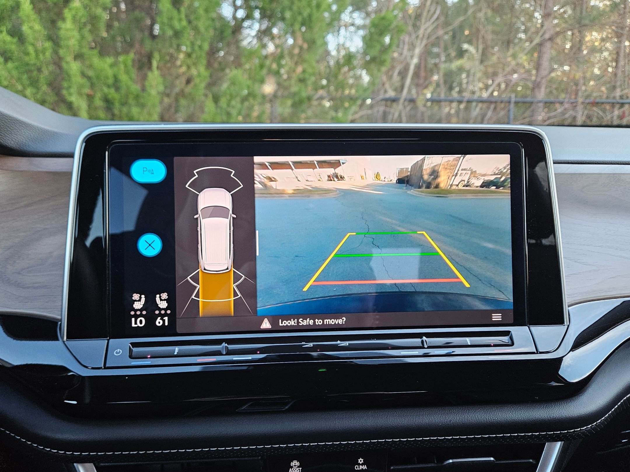 Used 2024 Volkswagen Atlas SE image 33