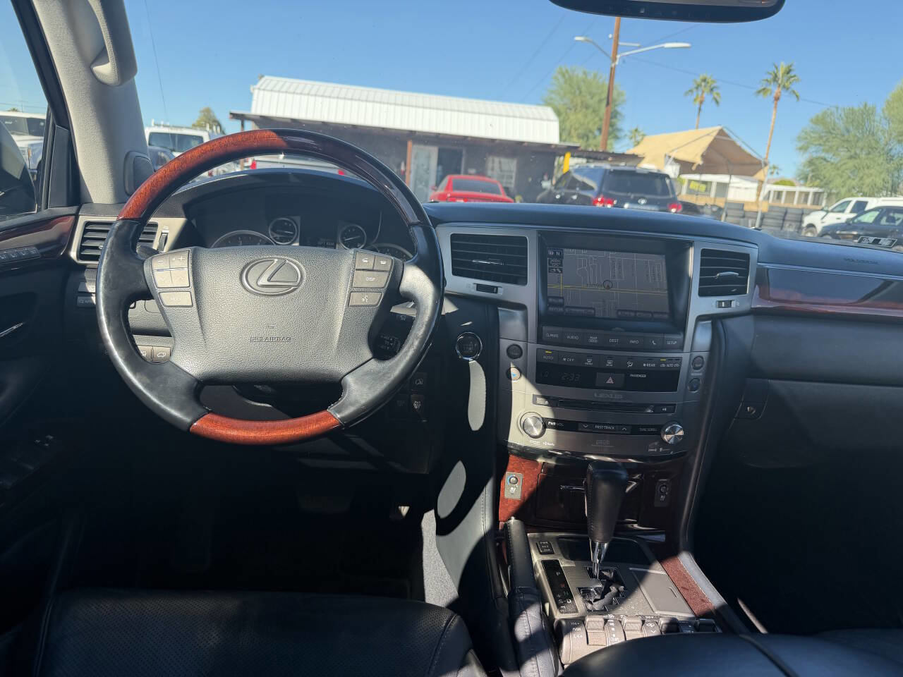 Used 2015 Lexus LX 570 4WD w/ Luxury Package image 16