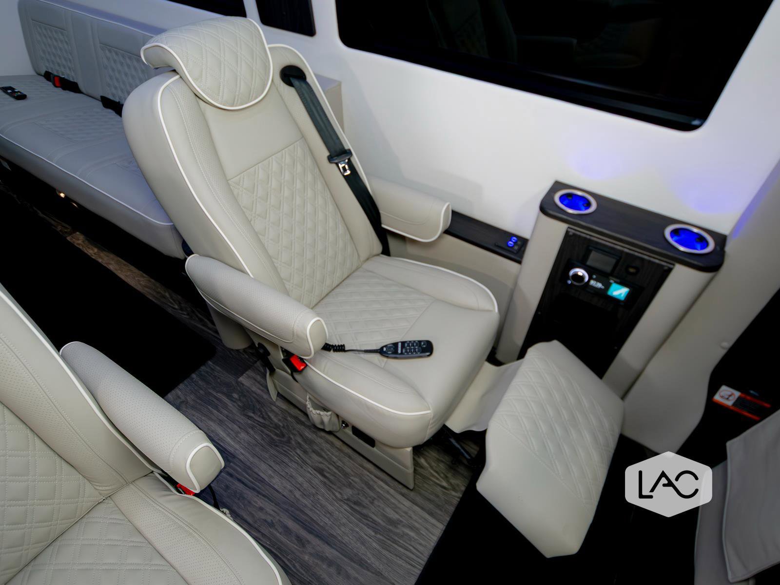 Used 2025 Mercedes-Benz Sprinter 3500 image 7