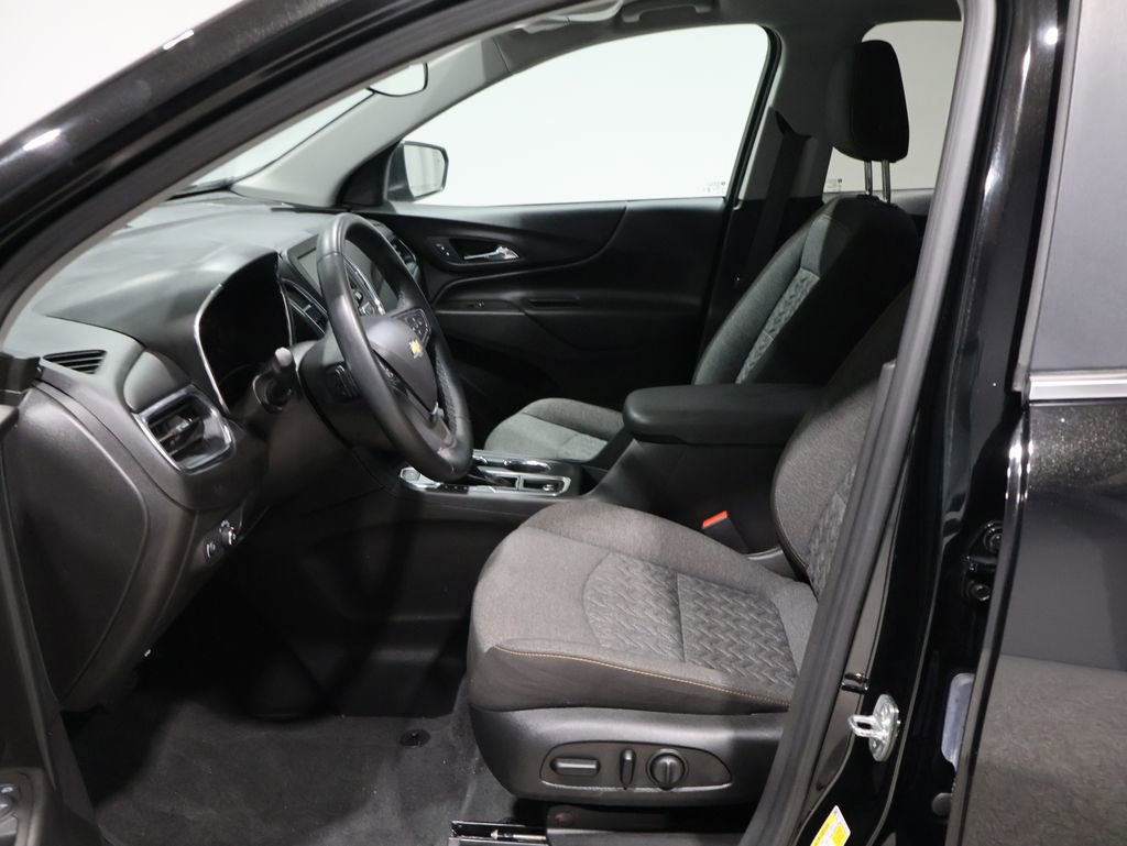 Used 2023 Chevrolet Equinox LT w/ Driver Convenience Package image 9