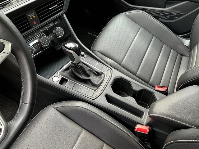 Used 2024 Volkswagen Jetta SE FWD image 15