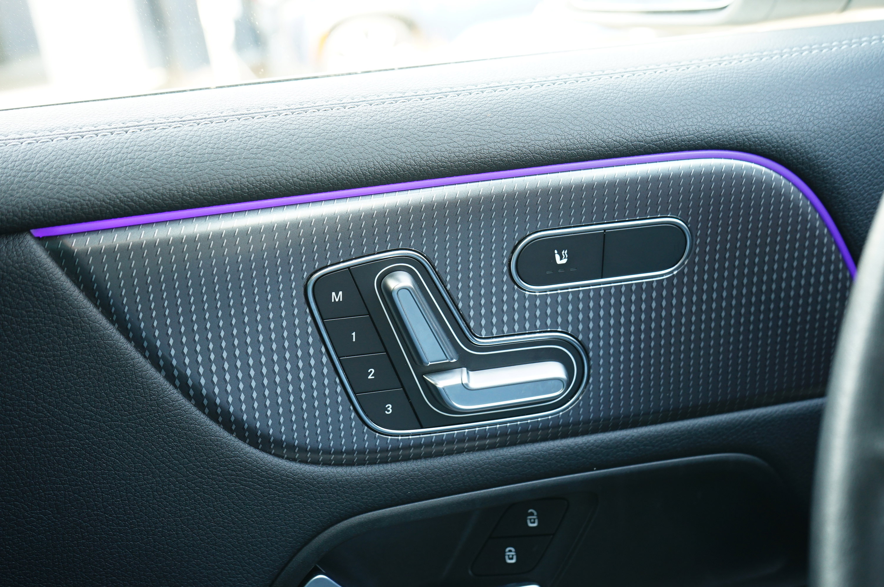 Used 2023 Mercedes-Benz EQB 300 4MATIC image 38