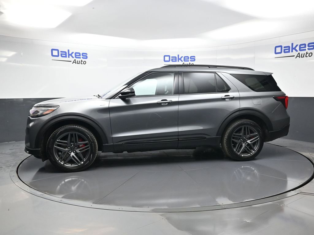 Used 2025 Ford Explorer ST-Line w/ ST-Line Street Pack image 5