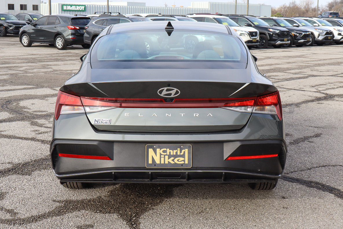 Used 2024 Hyundai Elantra SEL FWD image 5