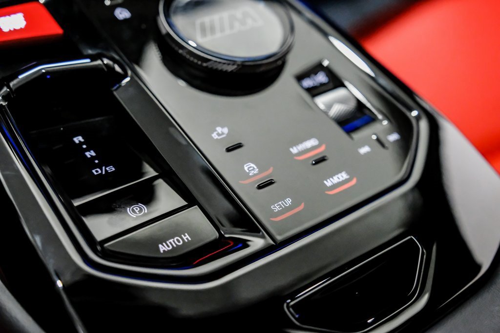 Used 2025 BMW M5 w/ Carbon Package image 24