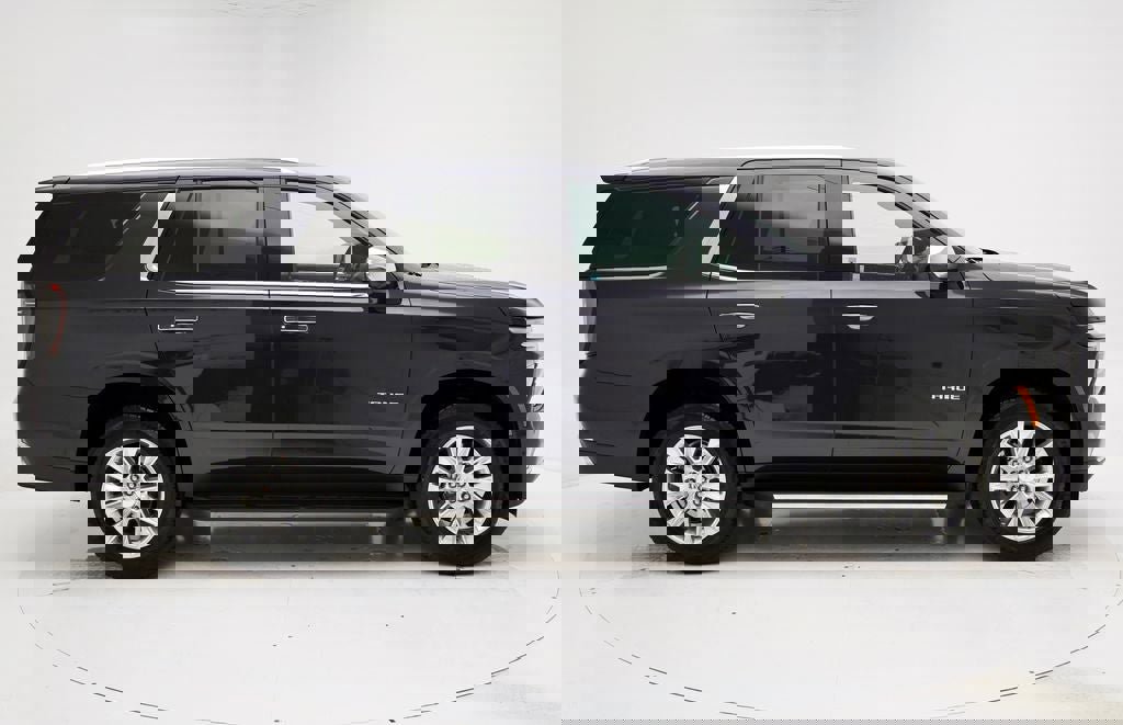Used 2025 Chevrolet Tahoe Premier image 3