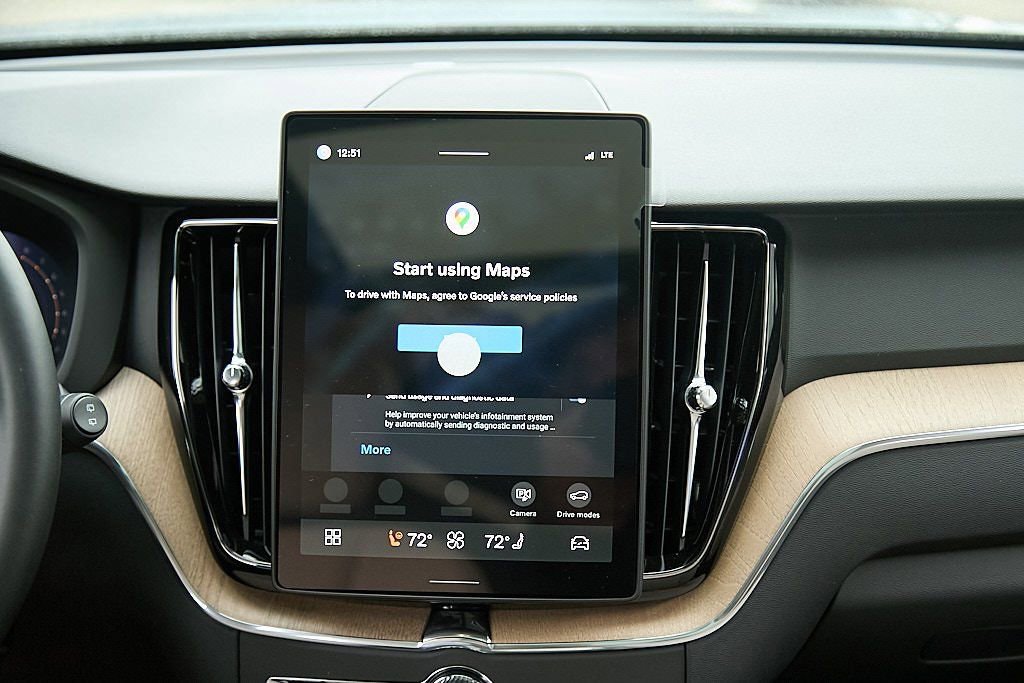 New 2026 Volvo XC60 B5 Plus w/ Protection Package Premier image 28