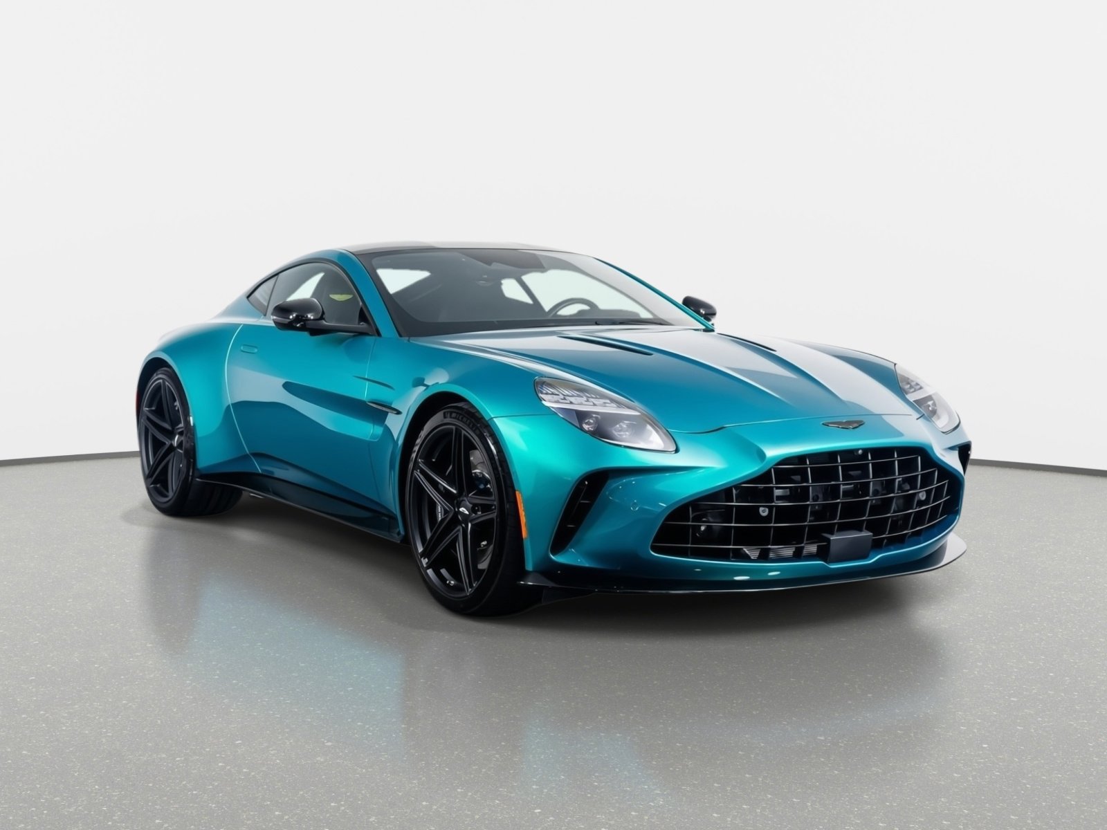 Used 2025 Aston Martin V8 Vantage Coupe image 4