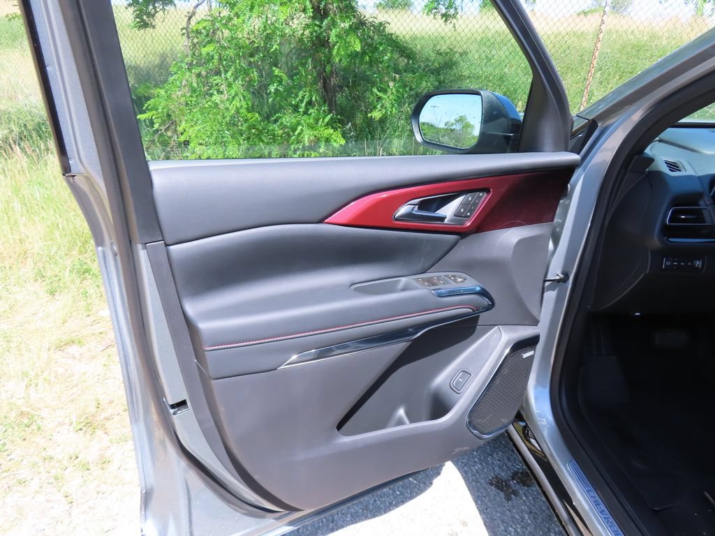 New 2026 Chevrolet Traverse RS w/ LPO, Floor Liner Package AWD/4WD image 24