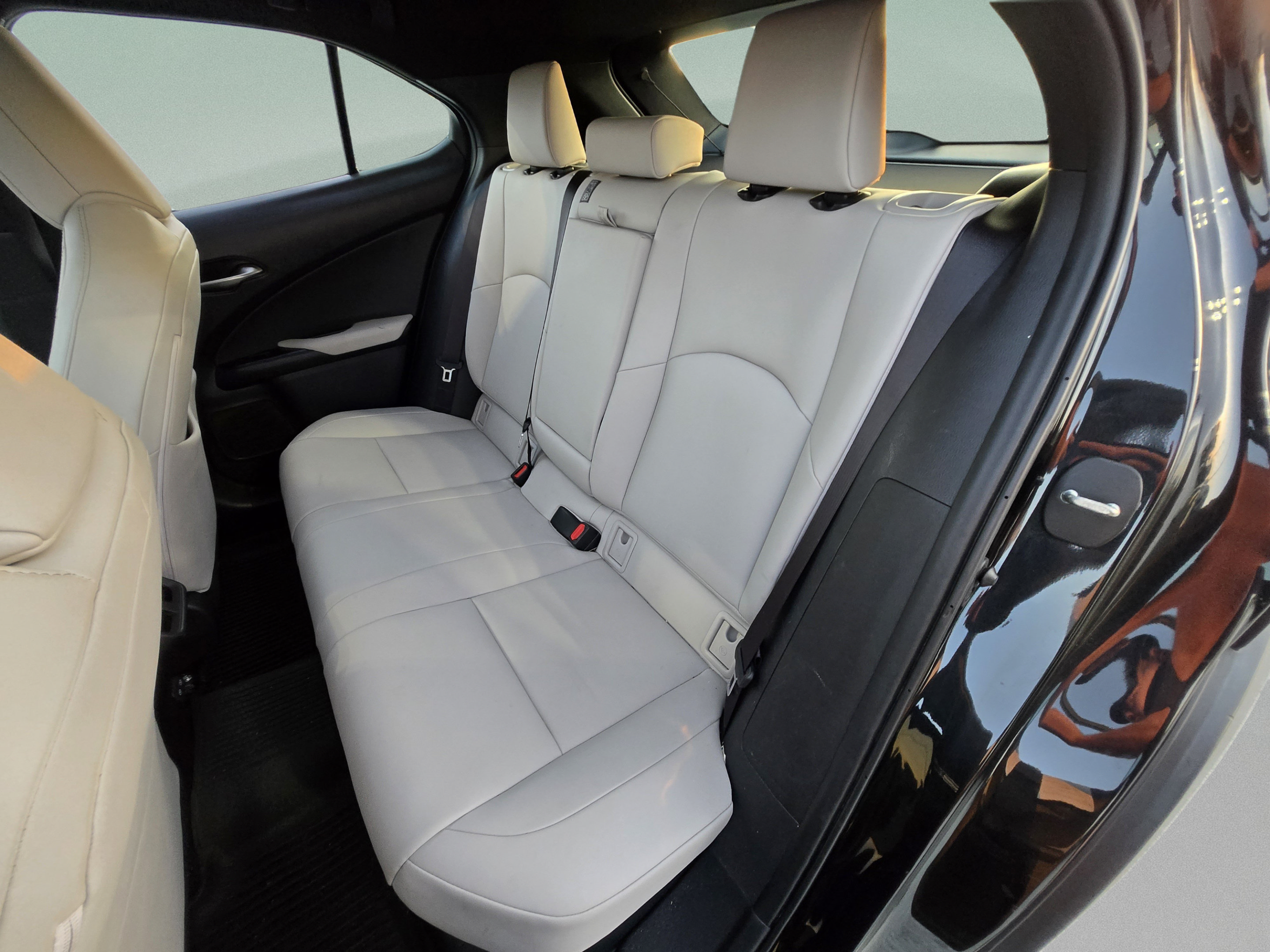 Certified 2024 Lexus UX 250h FWD image 18