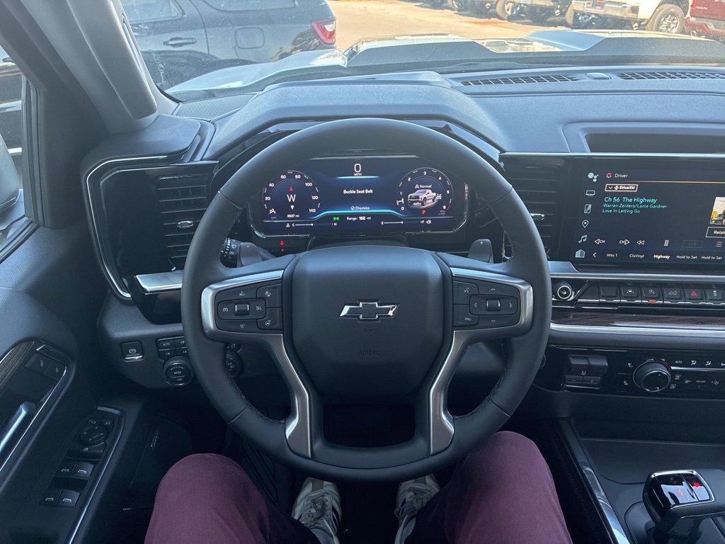 Used 2025 Chevrolet Silverado 1500 LT Trail Boss w/ Dark Appearance Package image 2