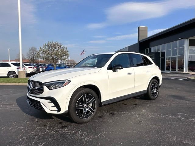 Used 2025 Mercedes-Benz GLC 300 4MATIC image 4