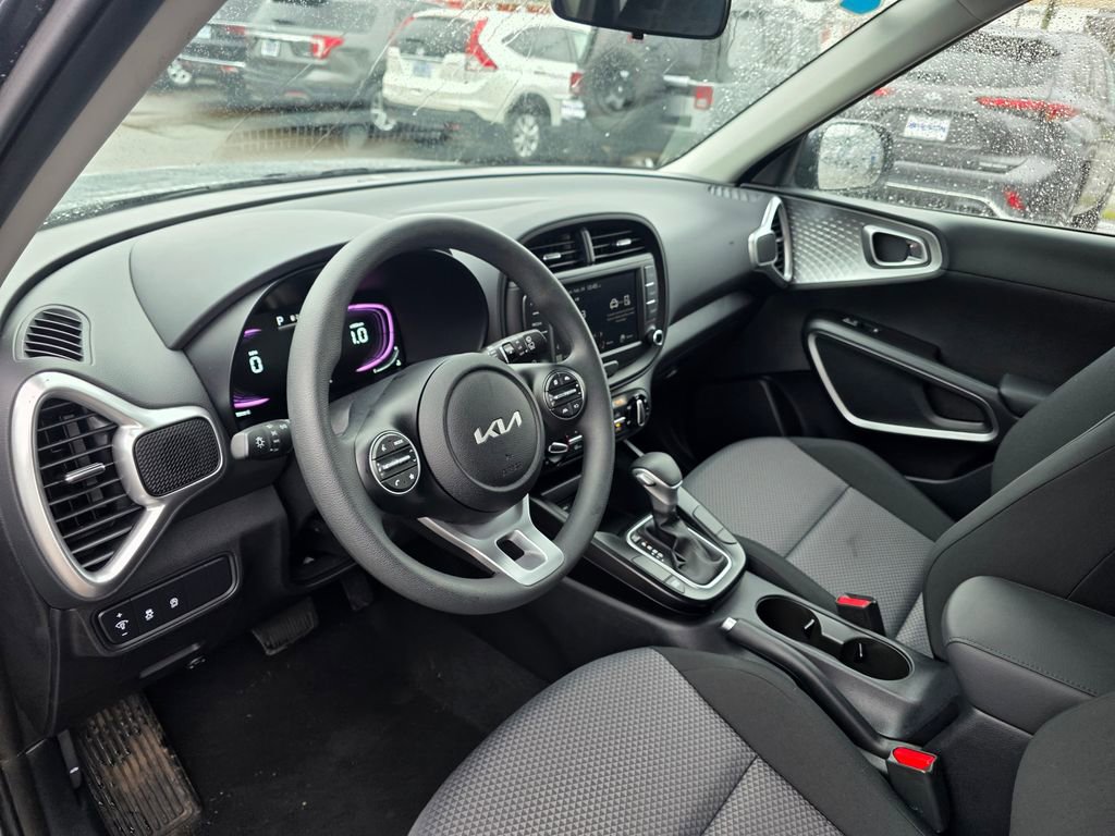 Used 2025 Kia Soul LX image 8