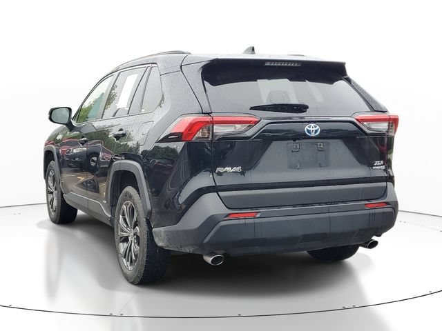 Used 2022 Toyota RAV4 XLE Premium AWD/4WD image 3