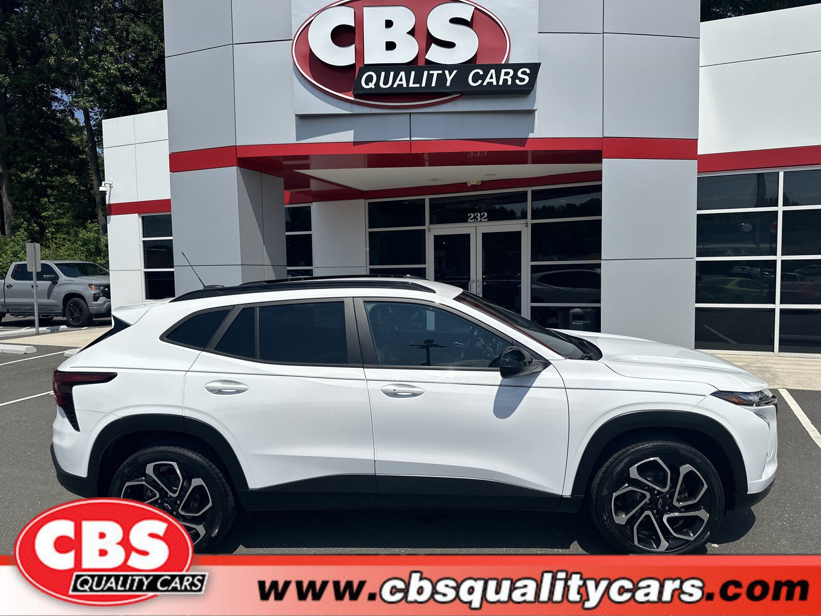 Used 2025 Chevrolet Trax RS w/ Driver Confidence Package FWD image 1