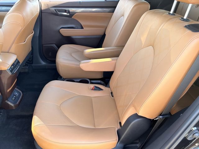 Used 2020 Toyota Highlander Platinum FWD image 26