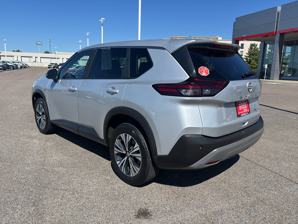 Used 2023 Nissan Rogue SV image 3