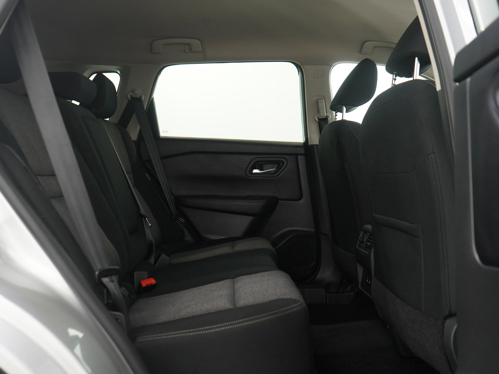 Used 2025 Nissan Rogue SV AWD/4WD image 13