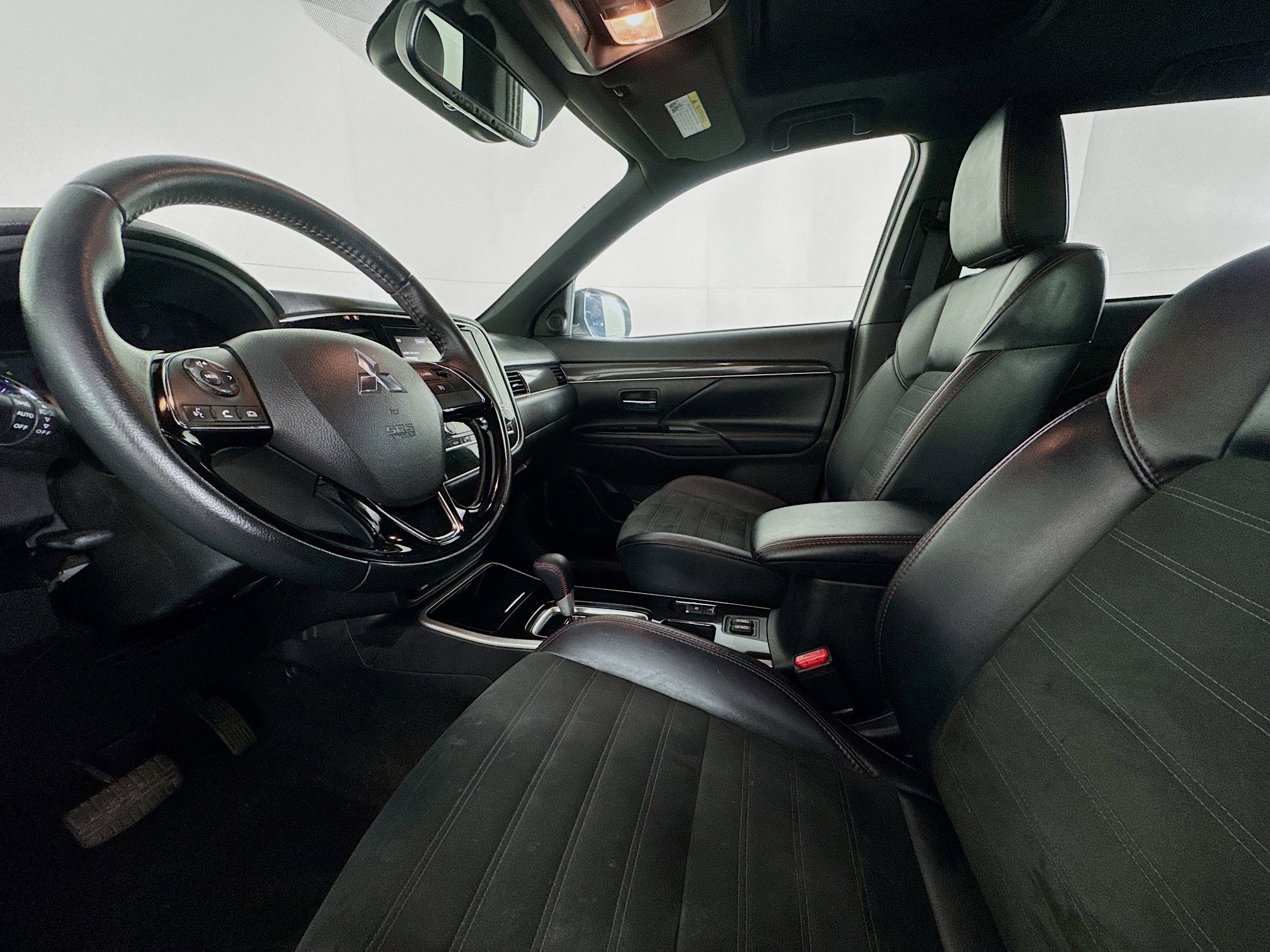 Used 2020 Mitsubishi Outlander LE image 21