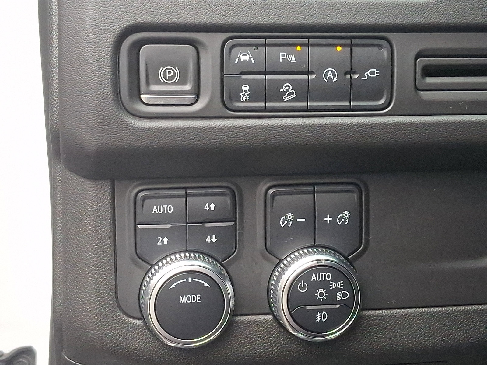 Used 2022 GMC Yukon AT4 image 27