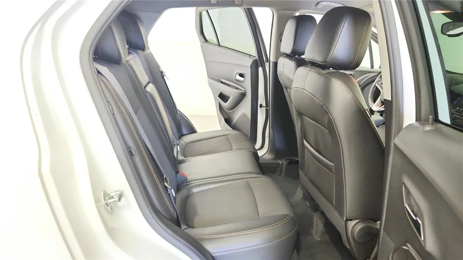Used 2022 Chevrolet Trax LT w/ Driver Confidence Package AWD/4WD image 37