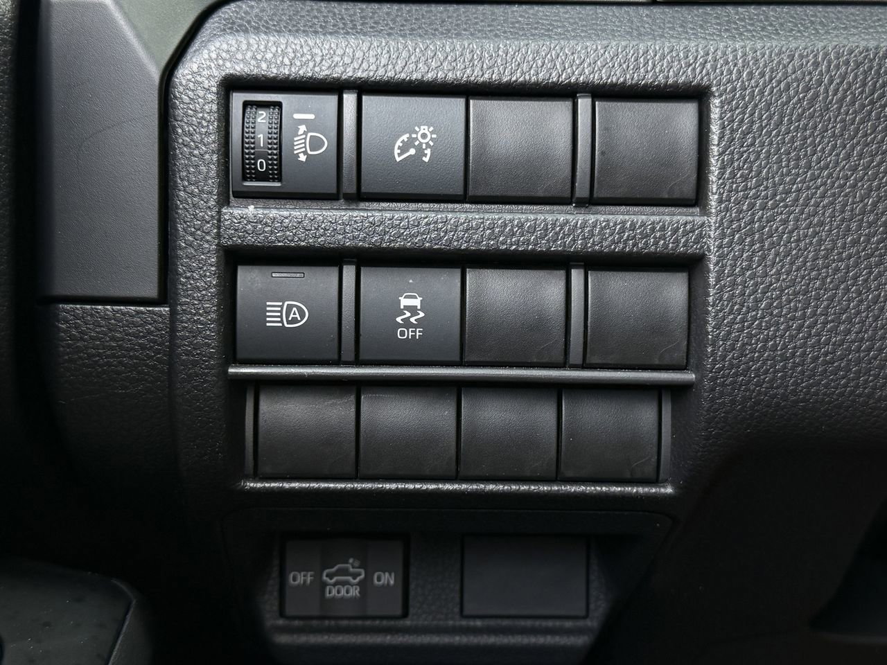 Used 2025 Toyota Tacoma SR image 22