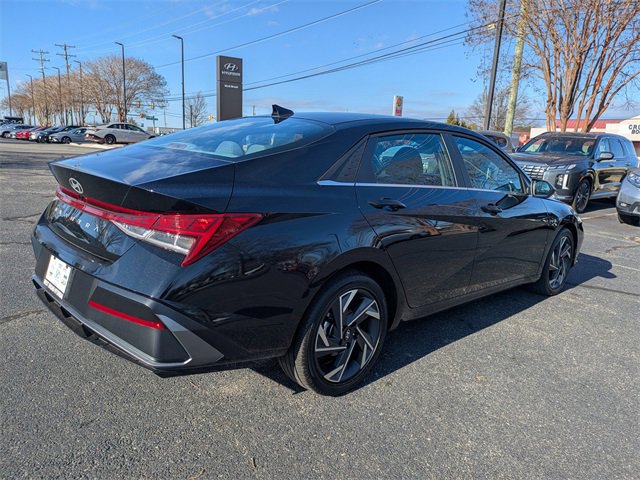 Certified 2025 Hyundai Elantra SEL image 4