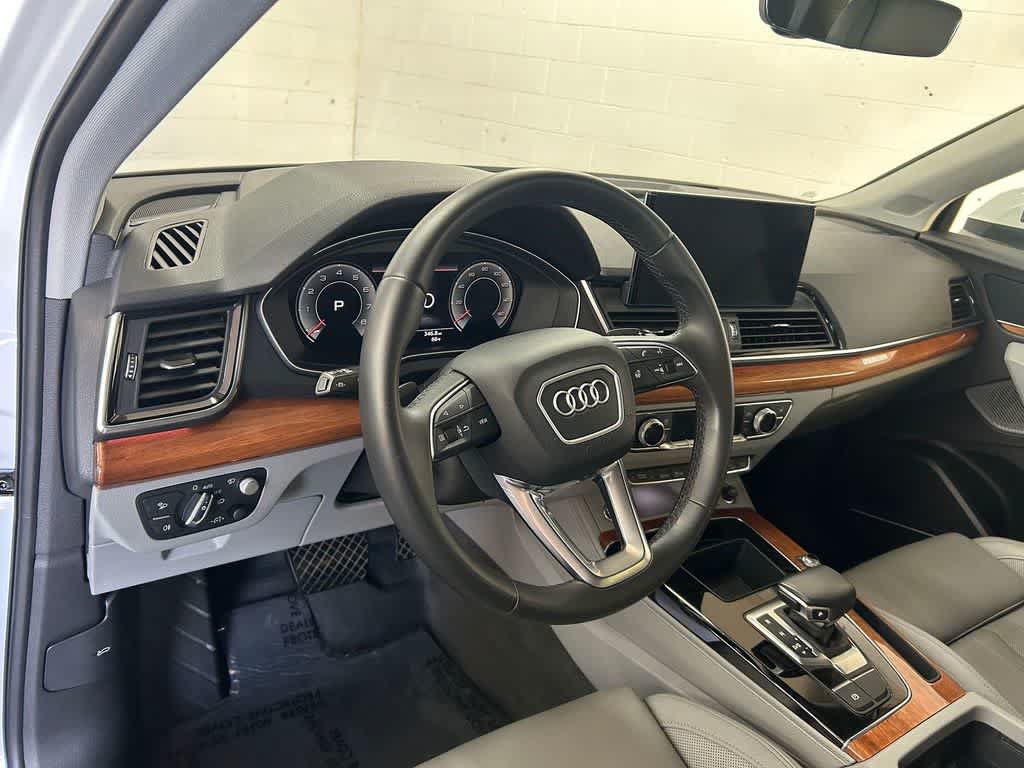 Used 2022 Audi Q5 2.0T Prestige w/ Prestige Package AWD/4WD image 2