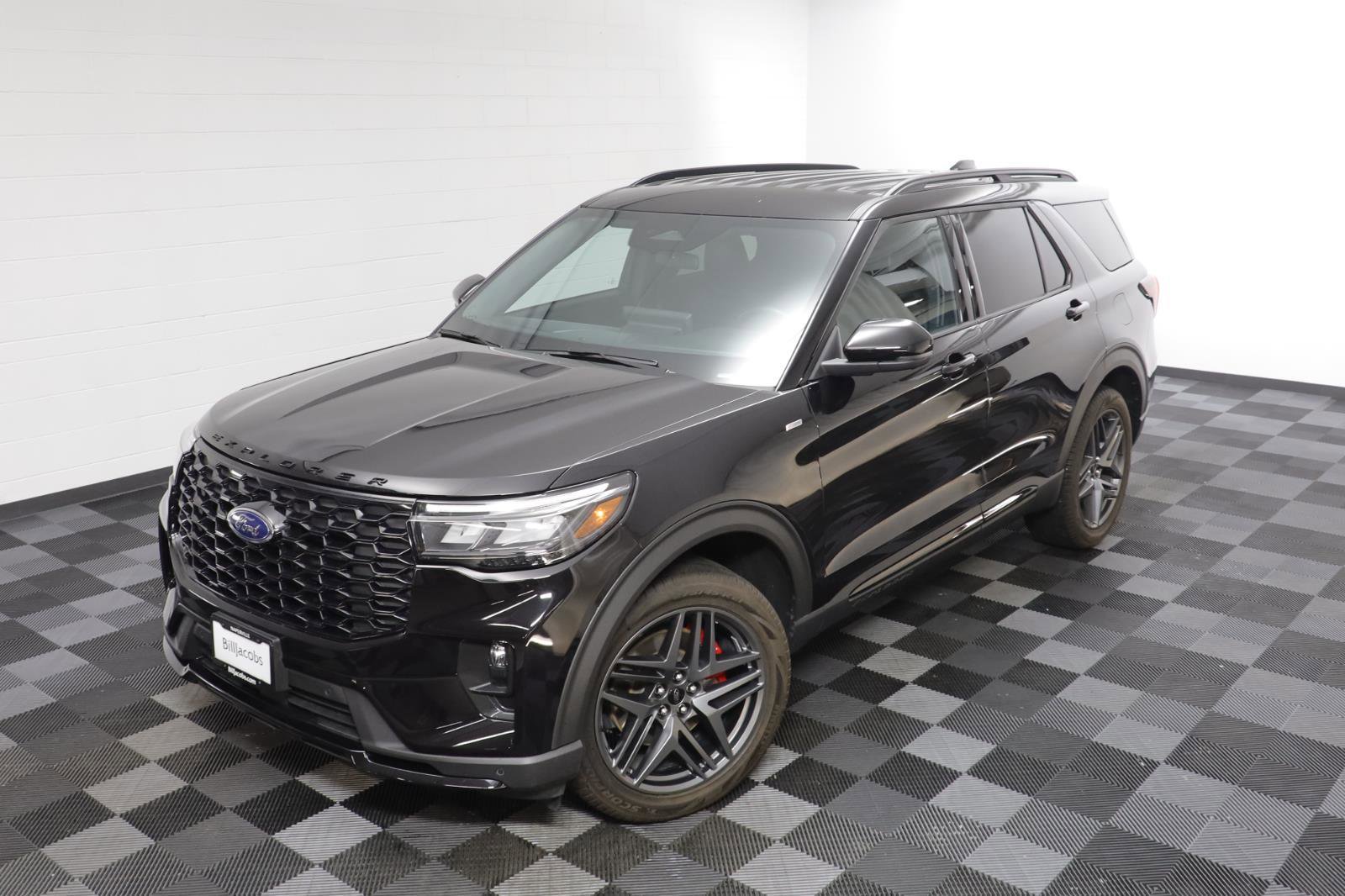 Used 2025 Ford Explorer ST-Line w/ ST-Line Street Pack image 2