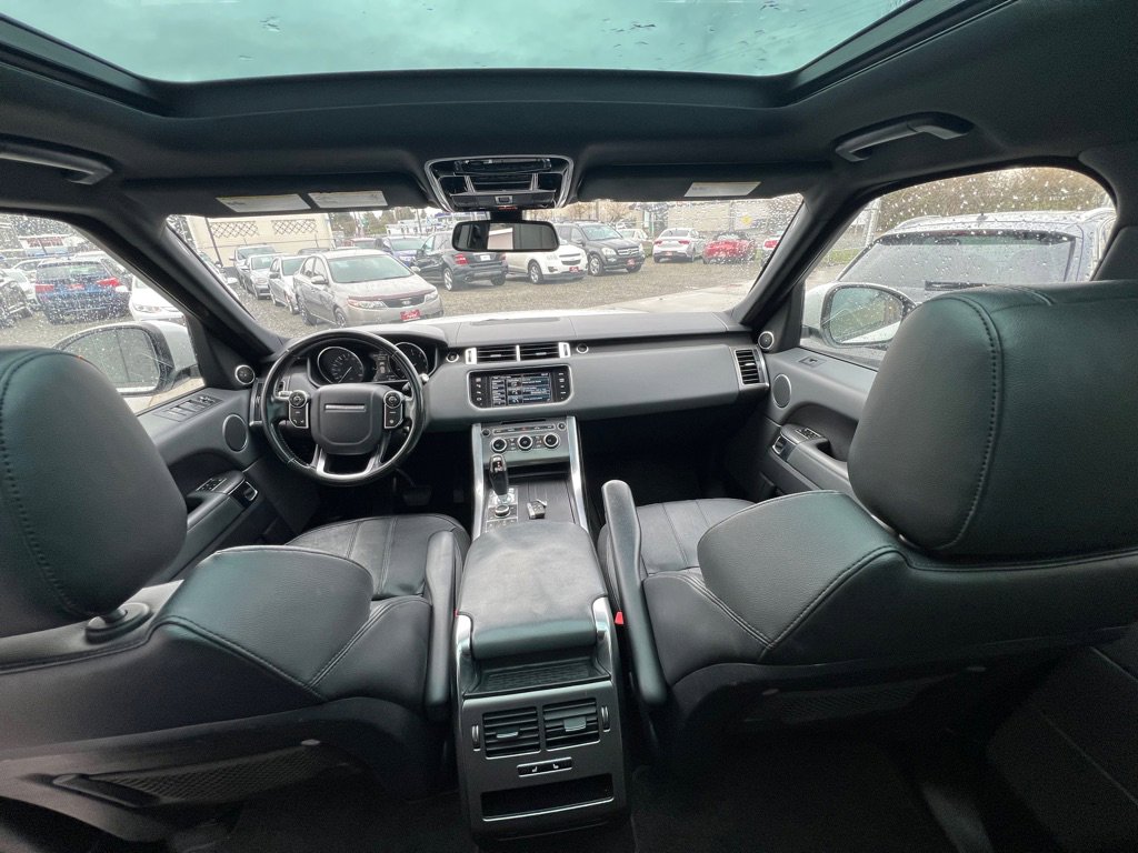 Used 2015 Land Rover Range Rover Sport SE image 12