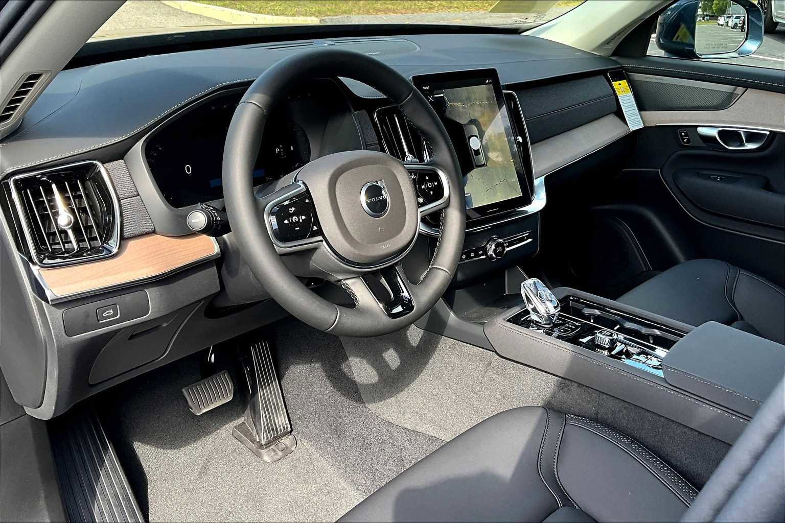 New 2026 Volvo XC90 B5 Plus w/ Protection Package Premier image 9