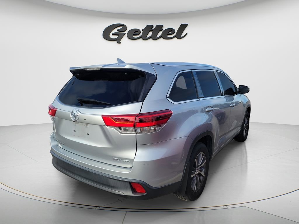 Used 2017 Toyota Highlander XLE image 7
