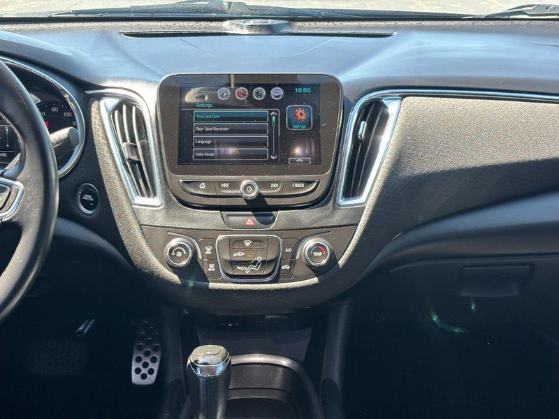 Used 2017 Chevrolet Malibu LT FWD image 13