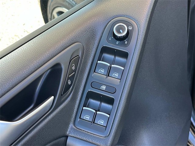 Used 2012 Volkswagen Golf 4-Door image 25