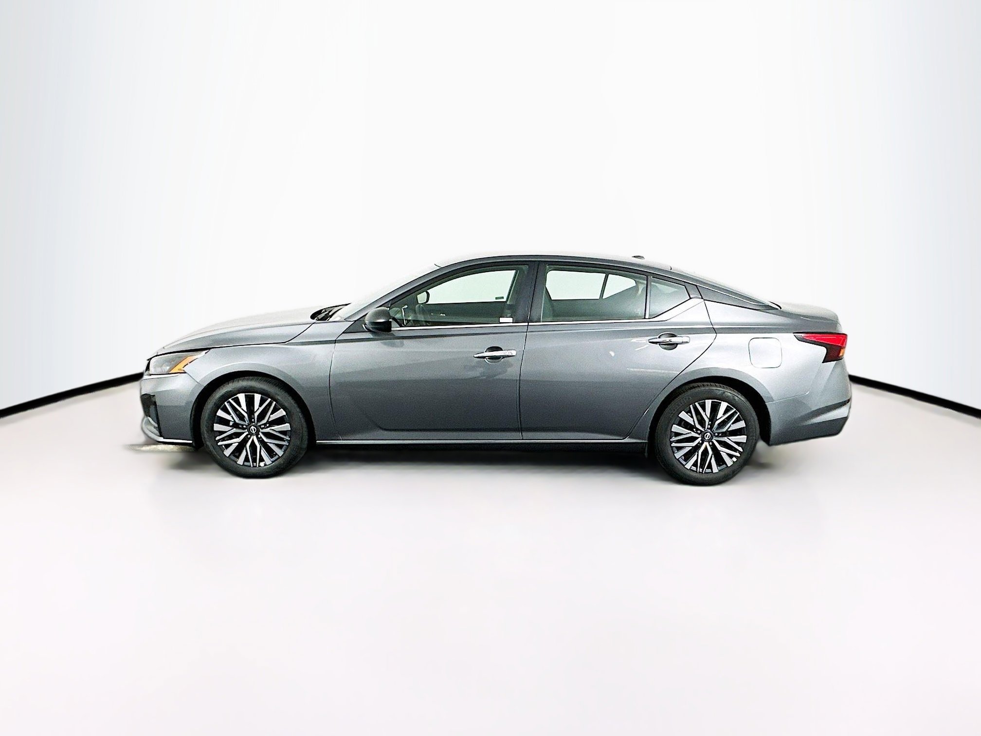 Used 2025 Nissan Altima 2.5 SV image 4