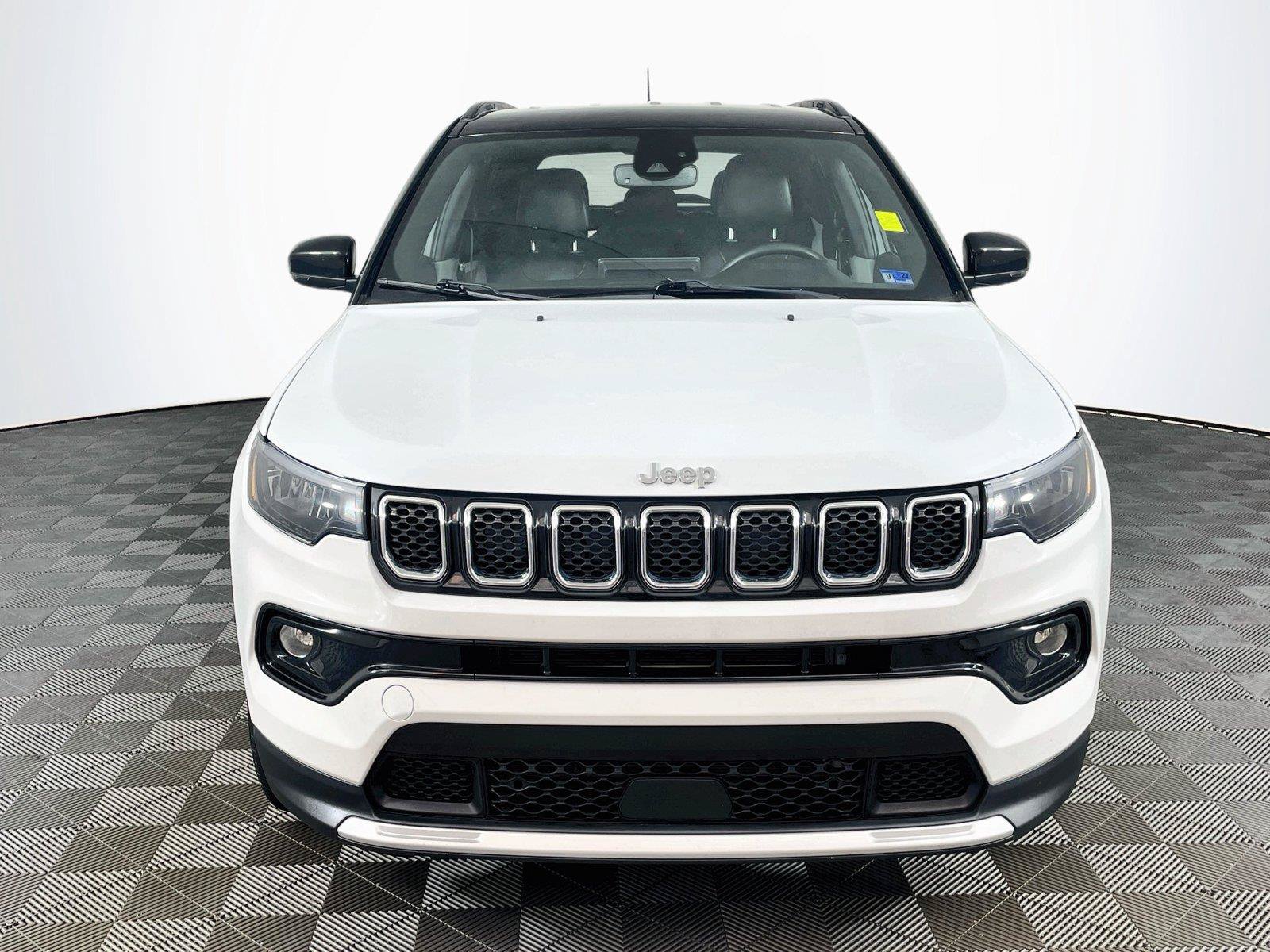 Used 2023 Jeep Compass Limited AWD/4WD image 2
