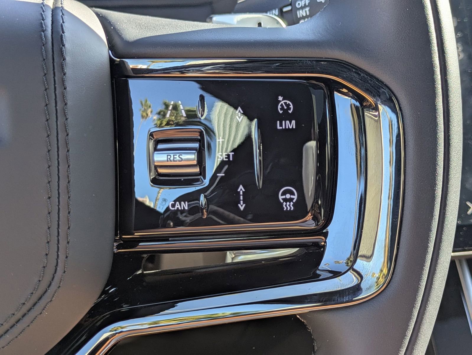 New 2026 Land Rover Range Rover Velar Dynamic SE image 16