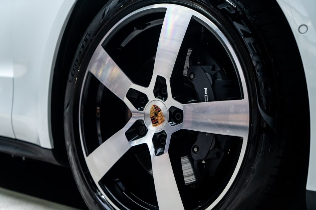 Used 2025 Porsche Panamera w/ Premium Package RWD image 11
