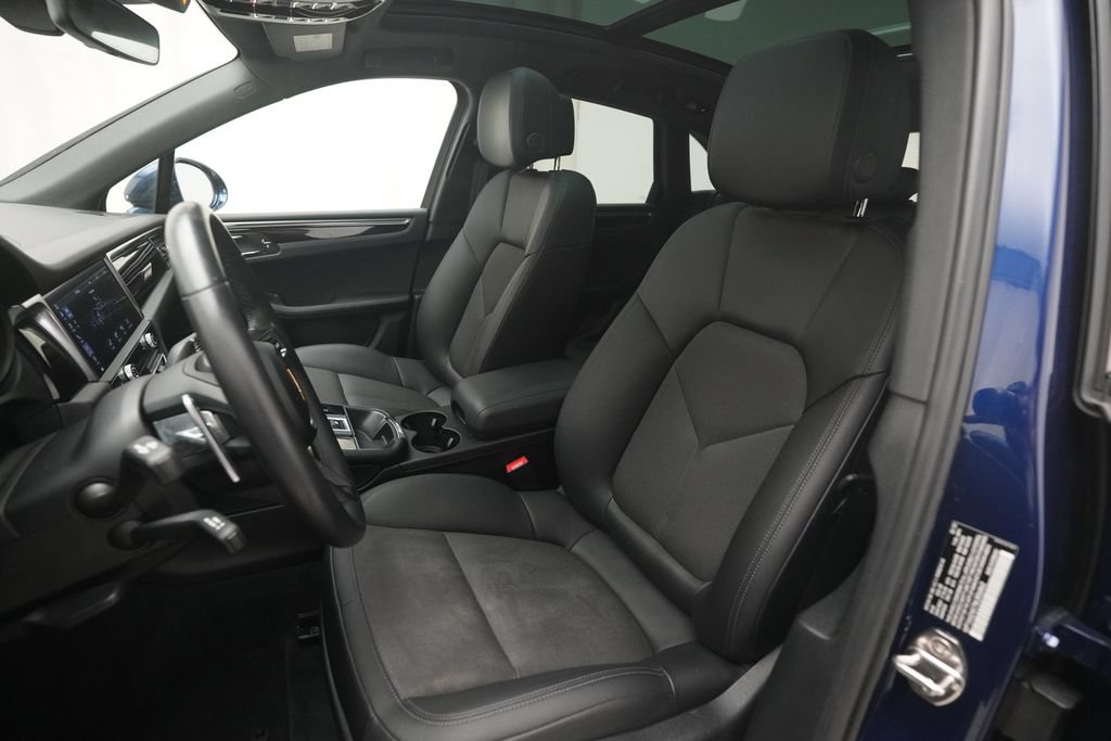 Certified 2022 Porsche Macan AWD/4WD image 15