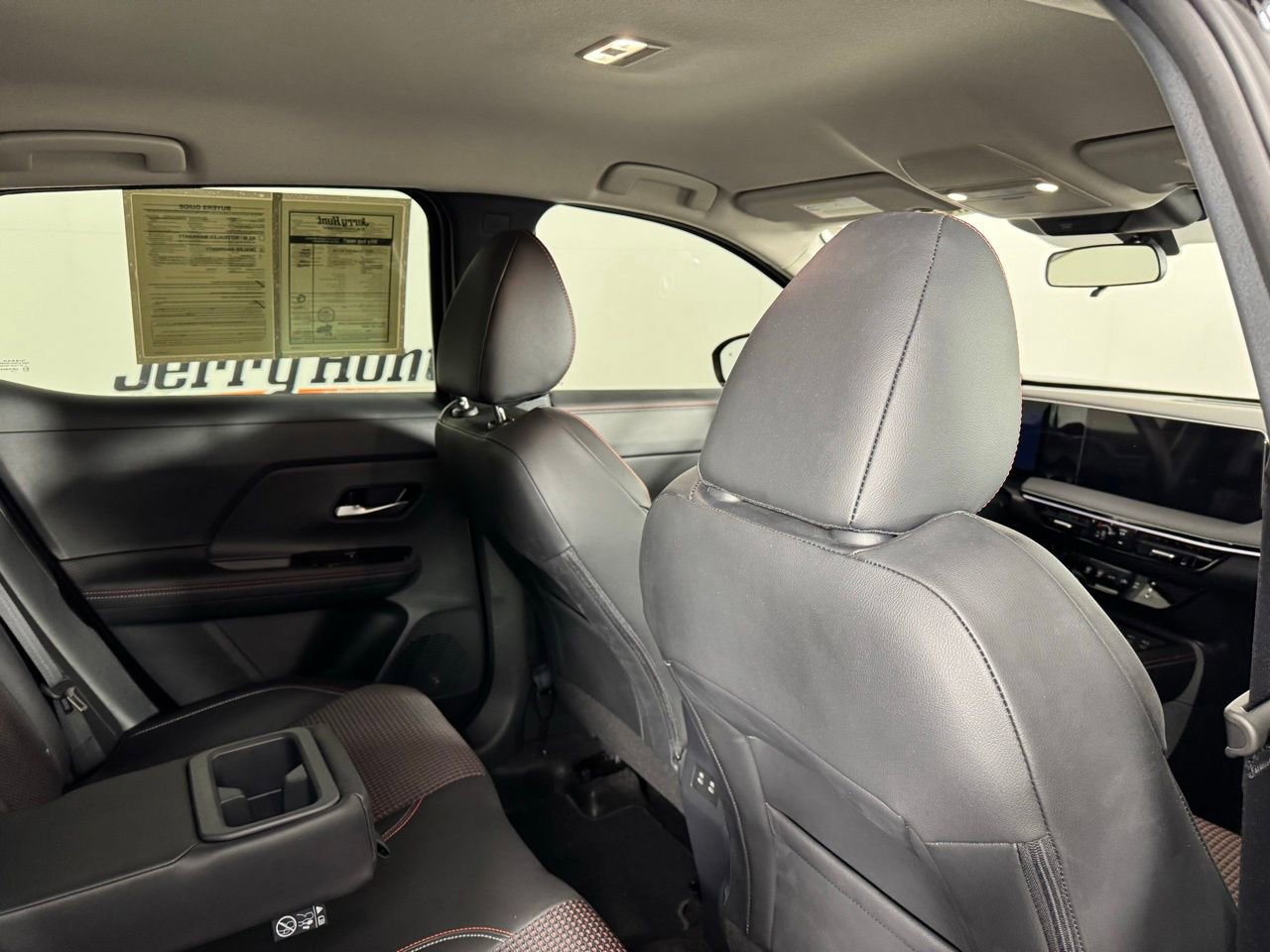 Used 2025 Nissan Kicks SR FWD image 38