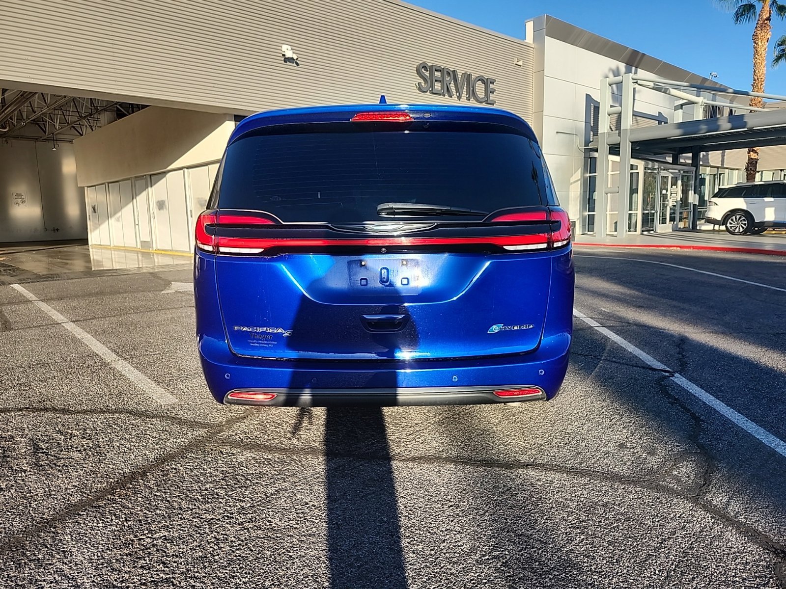 Used 2021 Chrysler Pacifica Limited w/ Uconnect Theater Family Group FWD image 9