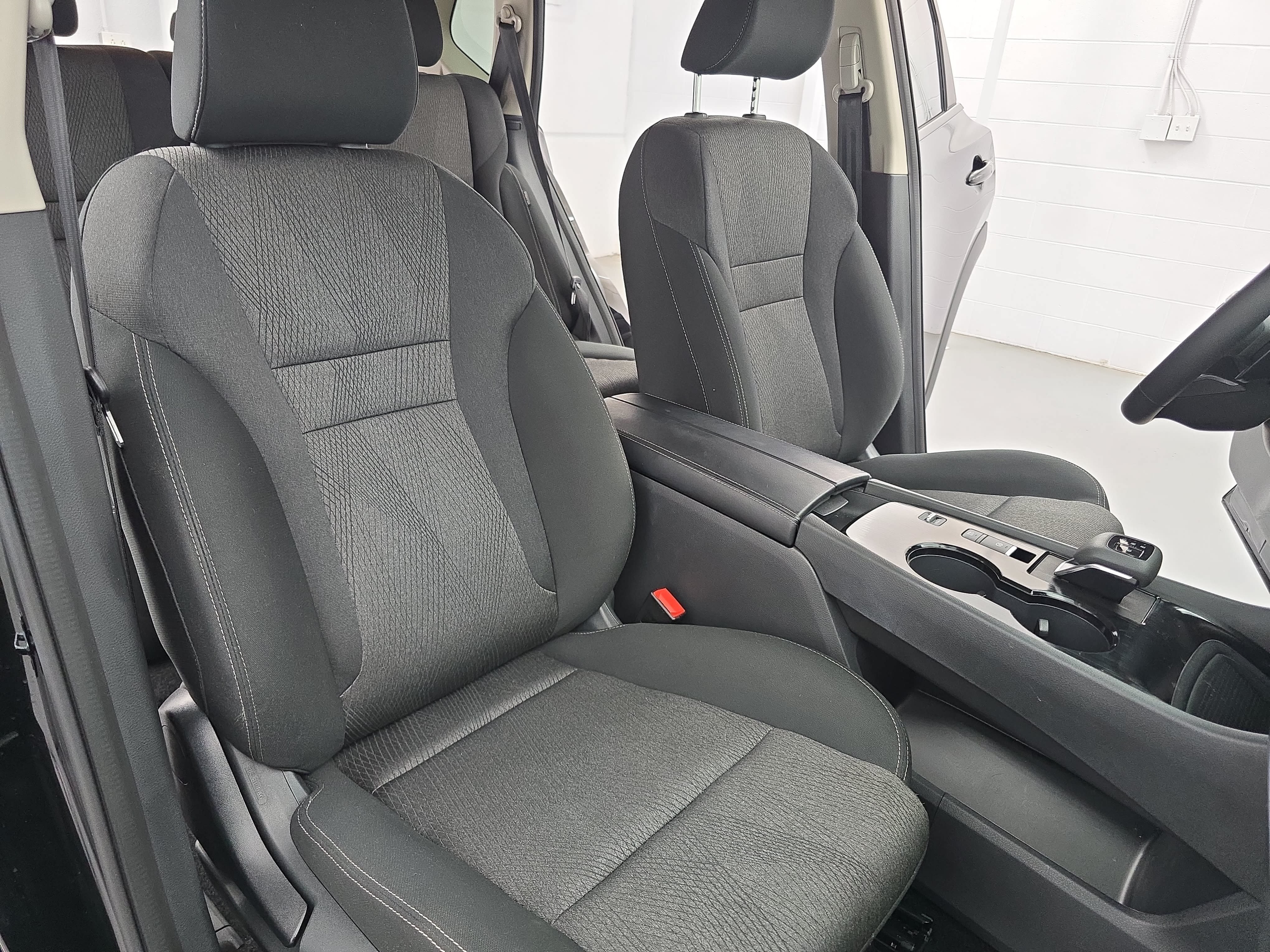 Certified 2025 Nissan Rogue SV FWD image 10