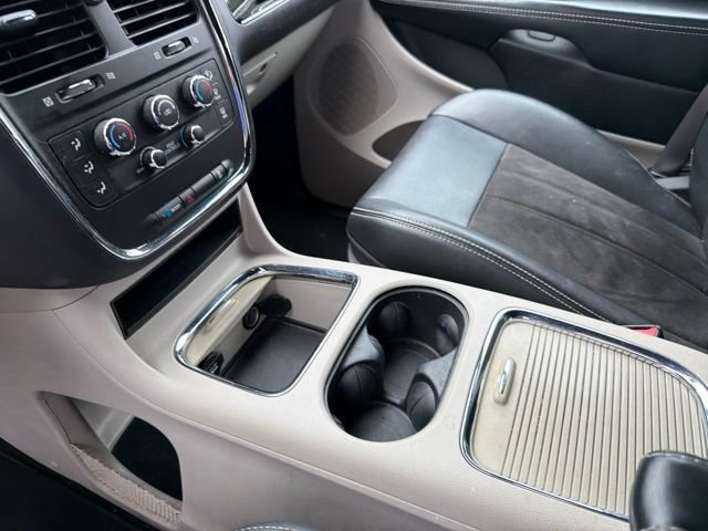 Used 2020 Dodge Grand Caravan SXT FWD image 17