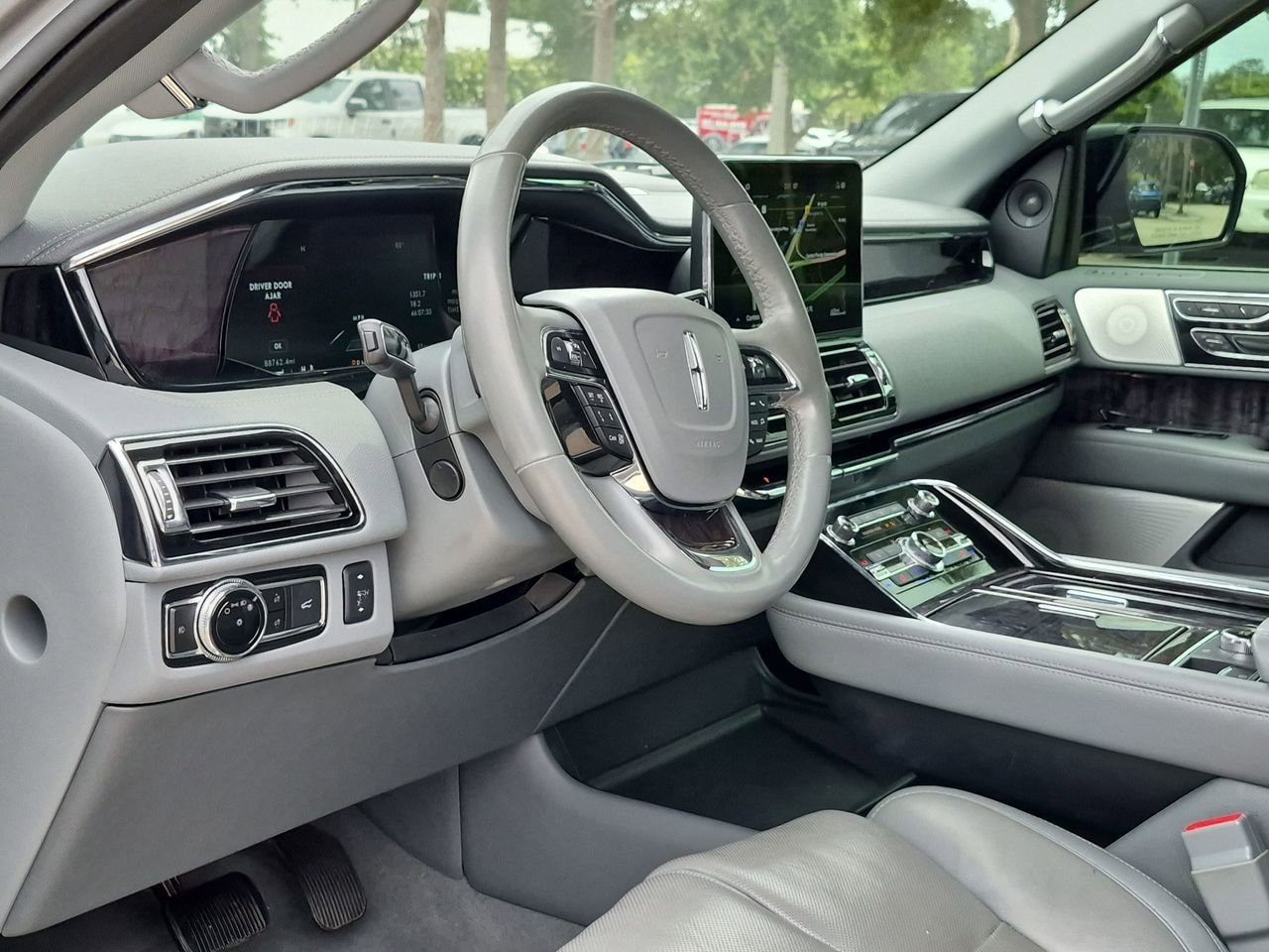 Used 2020 Lincoln Navigator L Reserve w/ Luxury Package AWD/4WD image 10