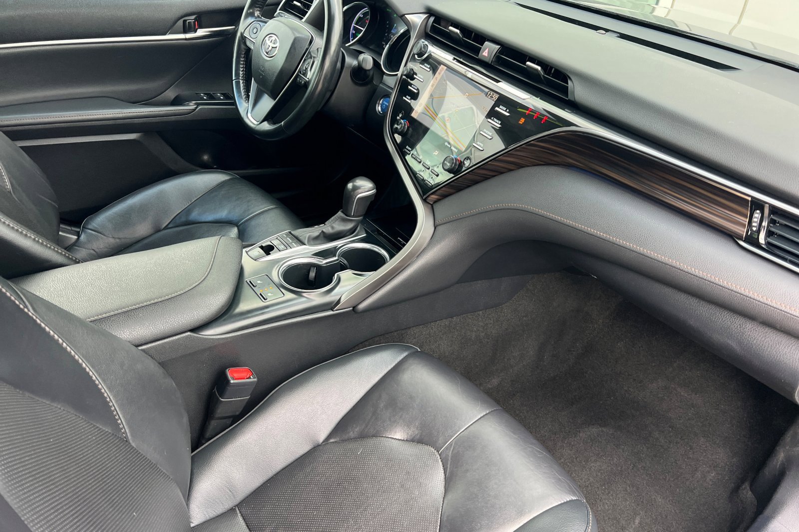 Certified 2020 Toyota Camry XLE w/ Sunroof Package image 12