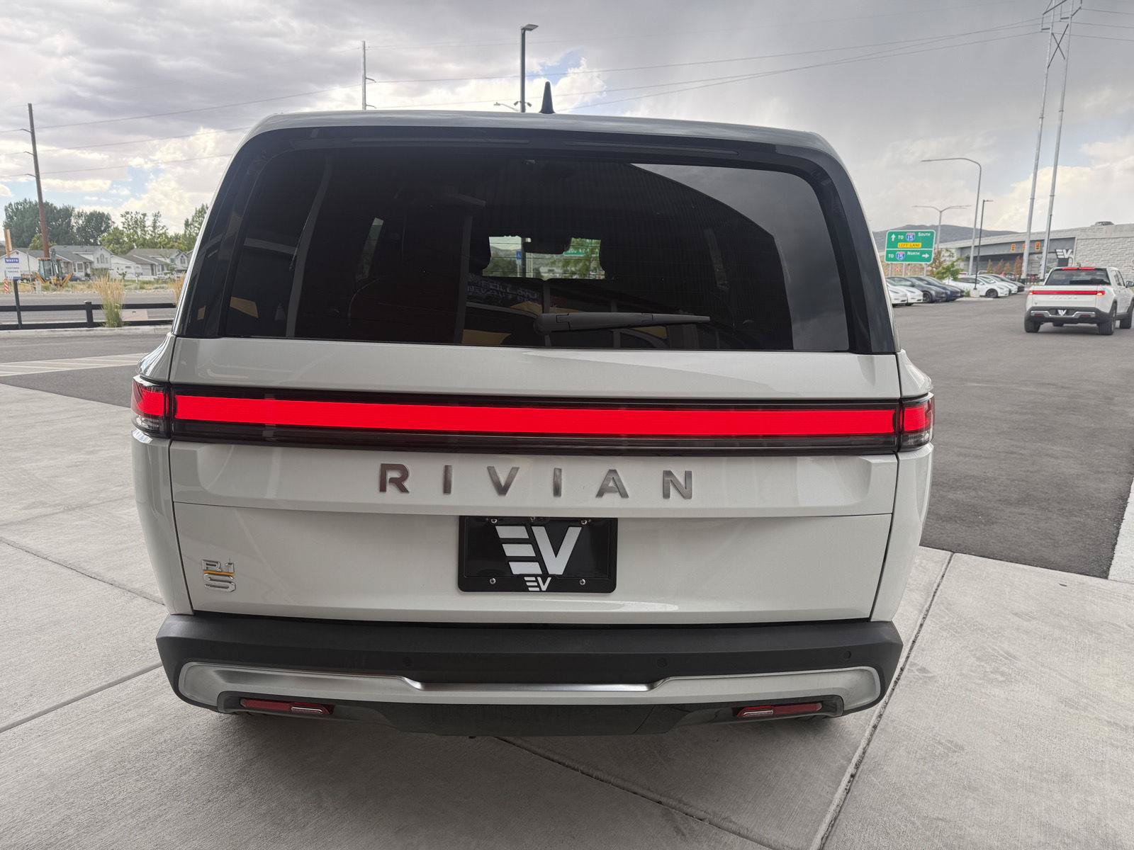 Used 2023 Rivian R1S Adventure AWD/4WD image 7